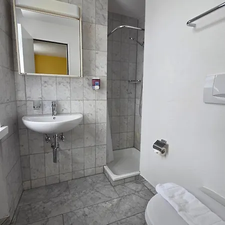 فندق Surselva تشر